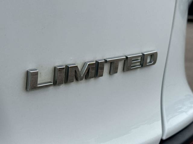 Used 2019 Jeep Cherokee Limited AWD/4WD image 13