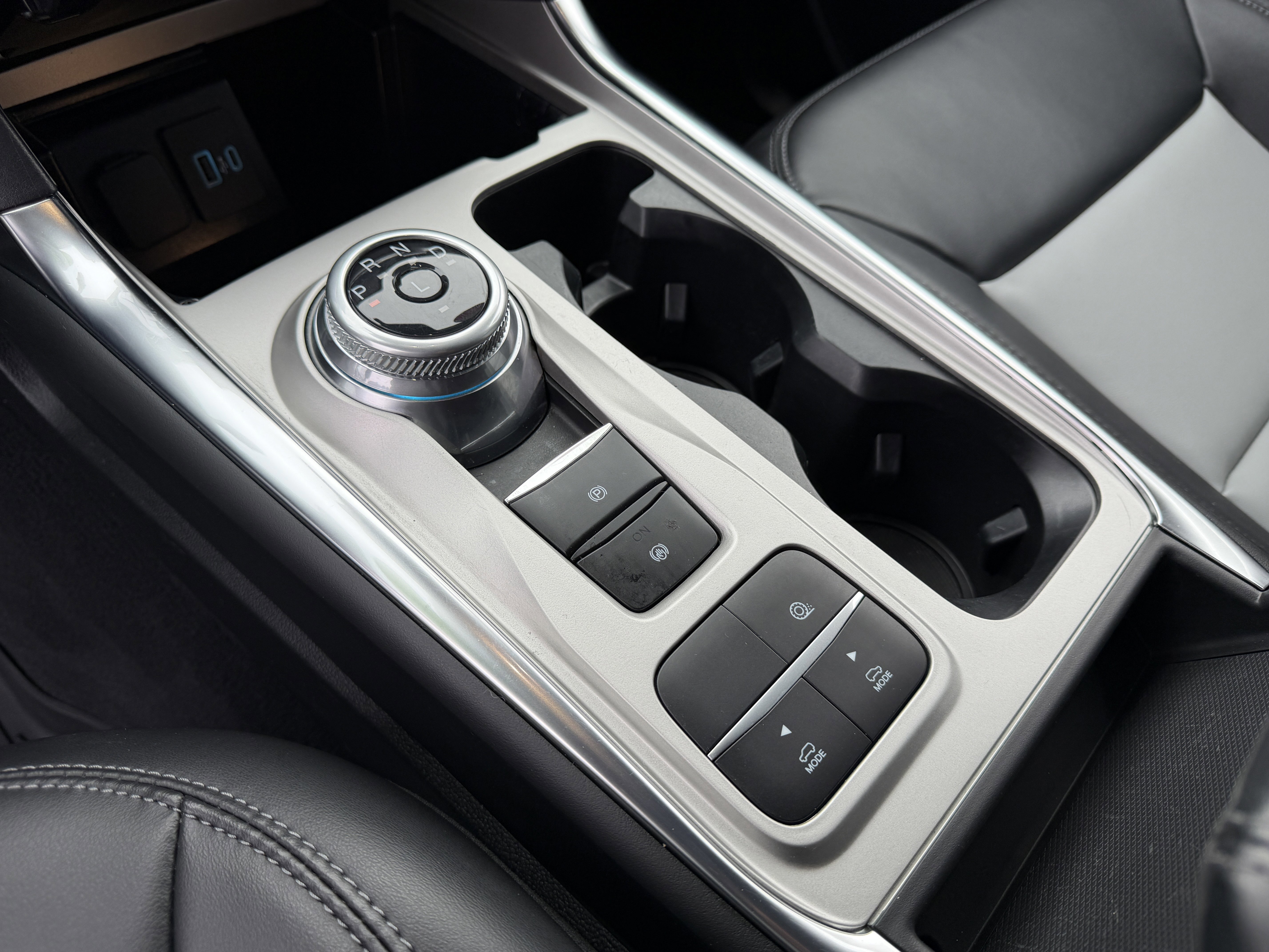 Certified 2022 Ford Explorer XLT w/ Equipment Group 202A image 21