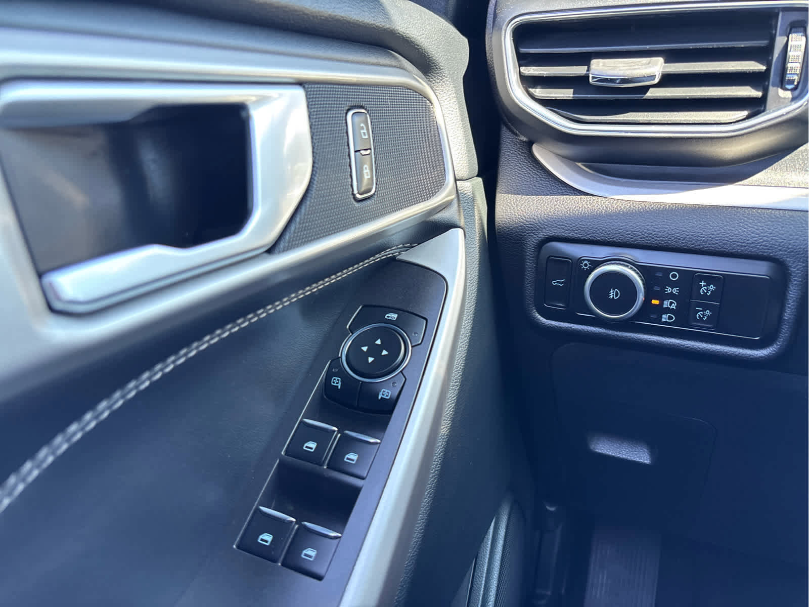 Certified 2023 Ford Explorer XLT w/ Equipment Group 202A image 26