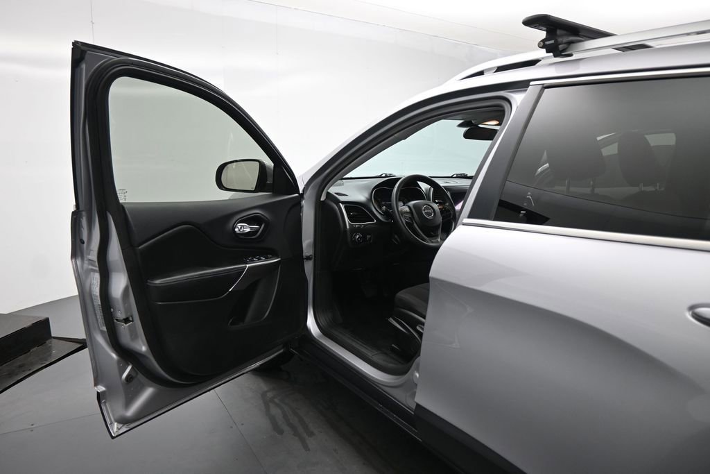 Used 2019 Jeep Cherokee Latitude w/ Popular Appearance Group AWD/4WD image 9