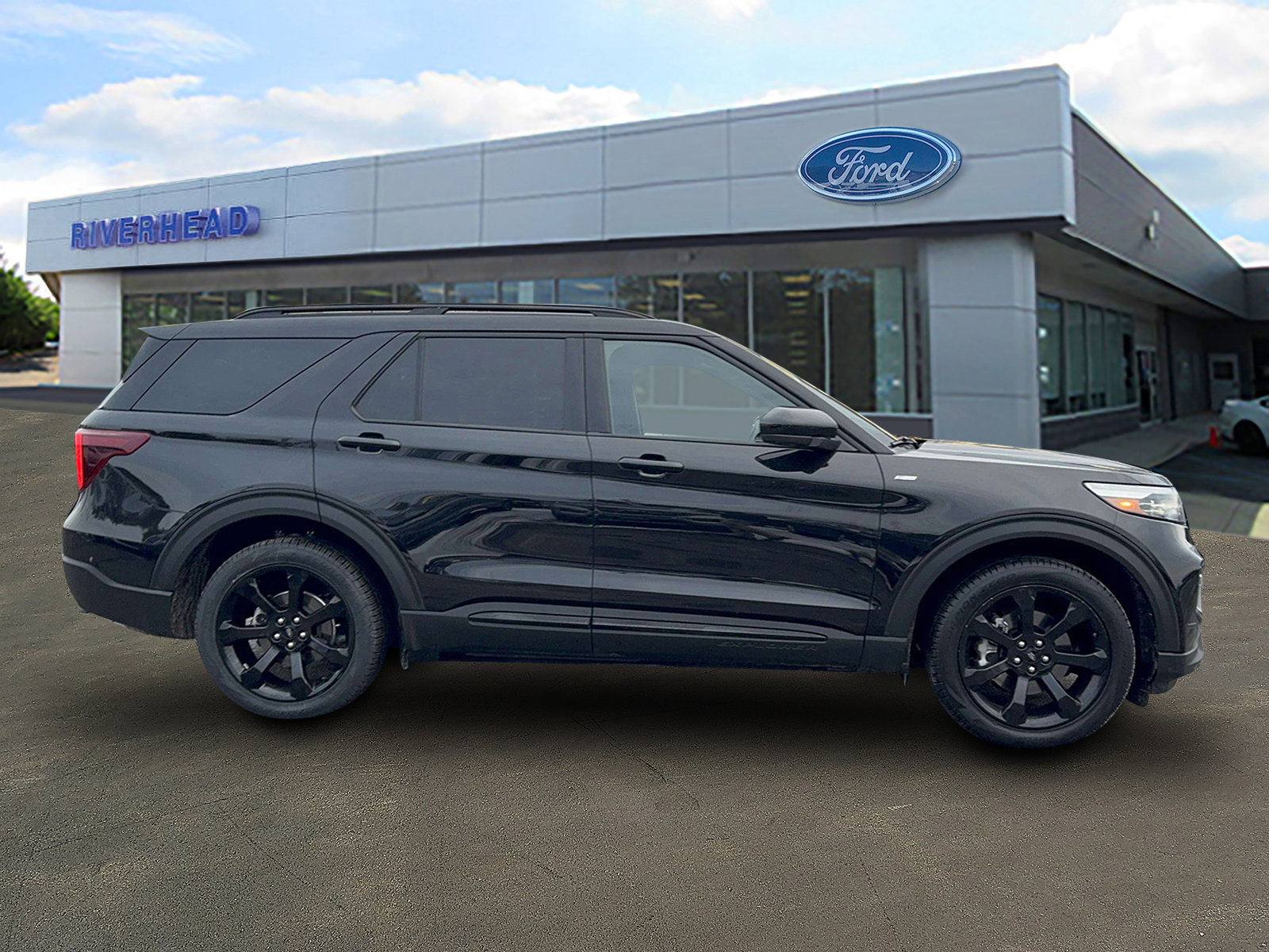 Certified 2022 Ford Explorer ST-Line w/ Class IV Trailer Tow Package image 2