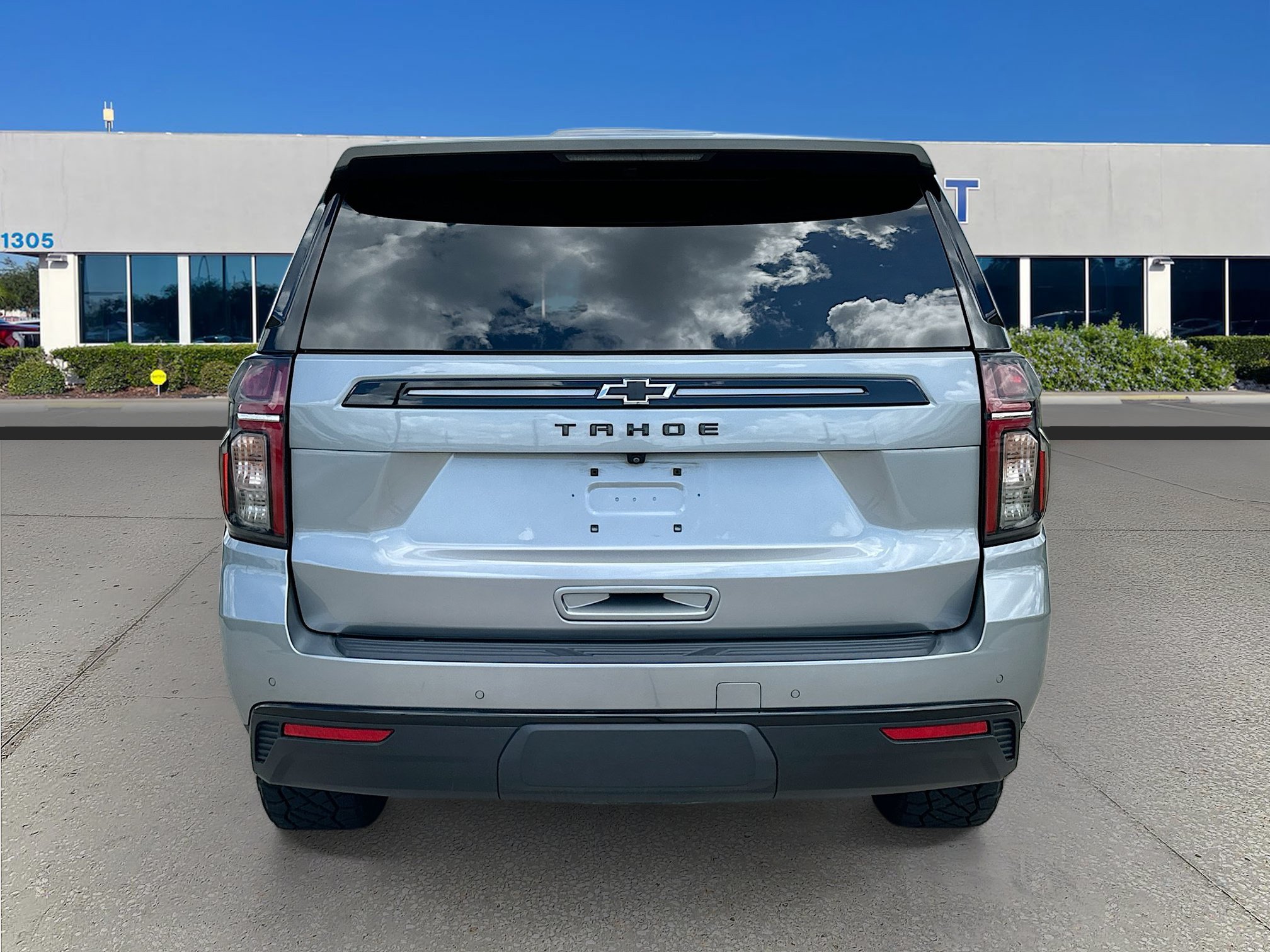 Used 2023 Chevrolet Tahoe Z71 w/ Luxury Package AWD/4WD image 6