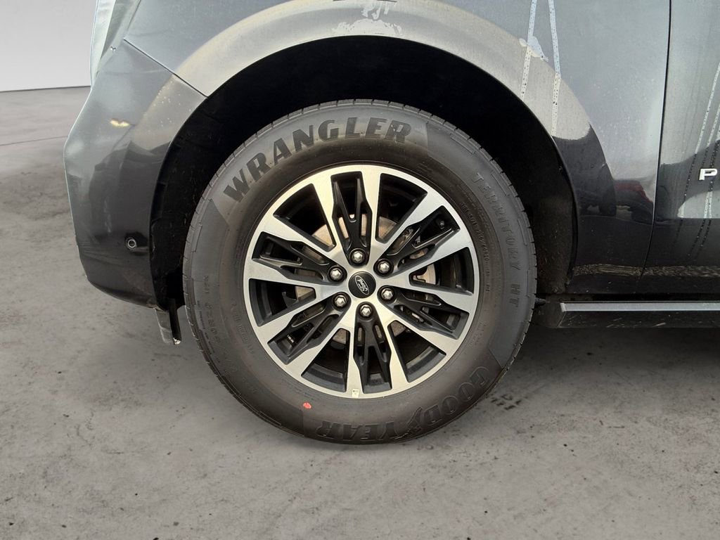 Certified 2025 Ford Expedition Platinum image 10