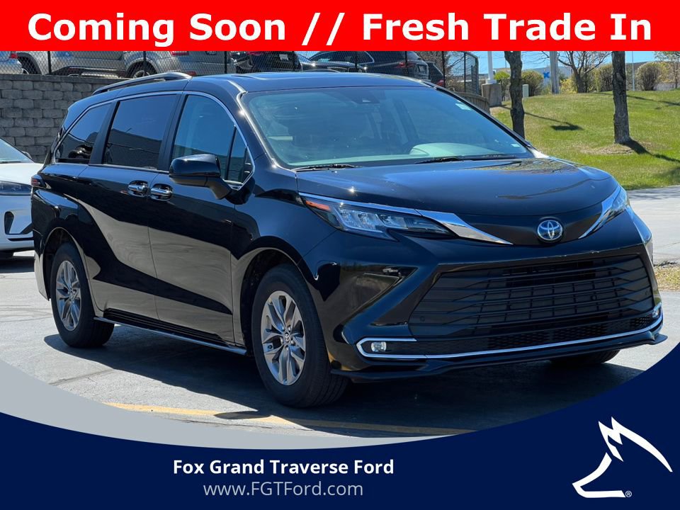 Used 2023 Toyota Sienna XLE FWD image 36