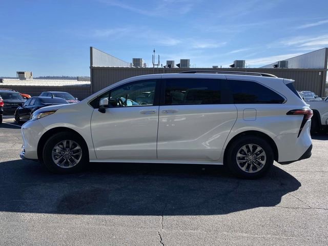 Used 2022 Toyota Sienna XLE image 7