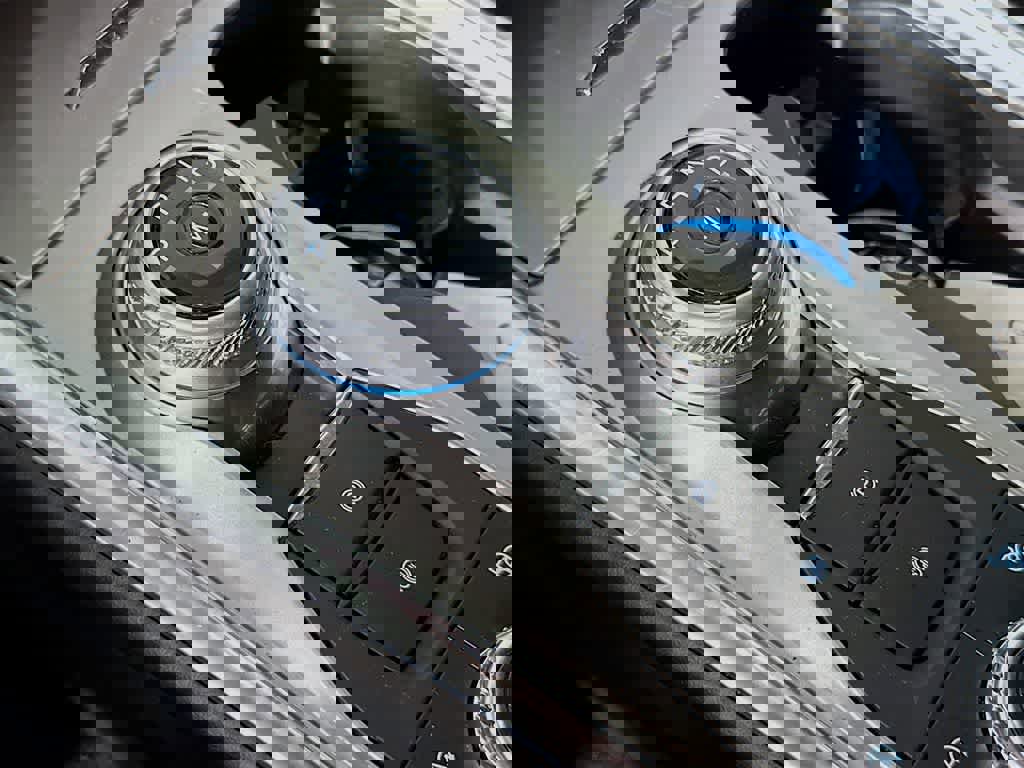 Certified 2021 Ford Explorer Platinum w/ Equipment Group 601A image 19