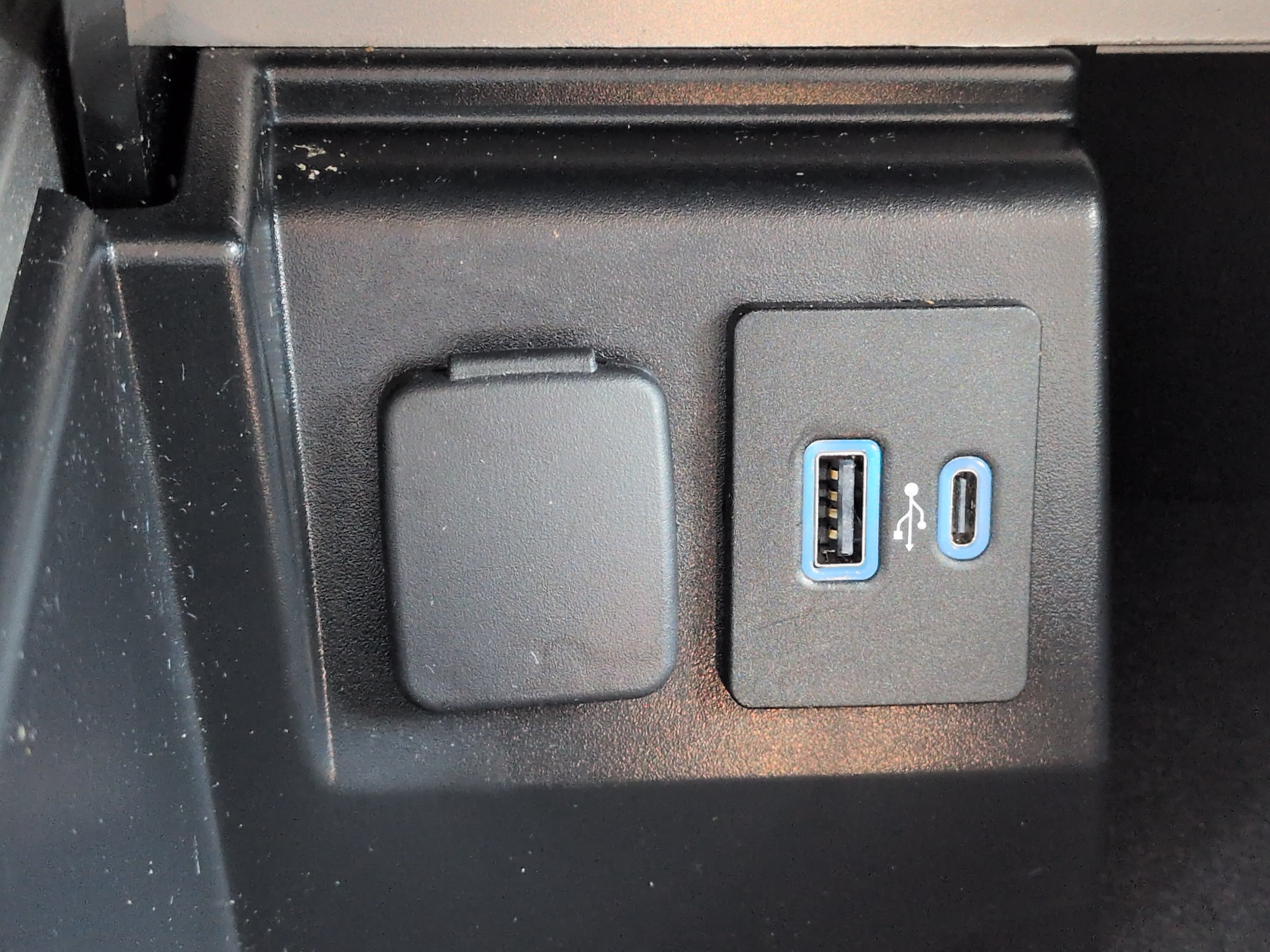 Certified 2023 Ford Explorer XLT RWD image 19