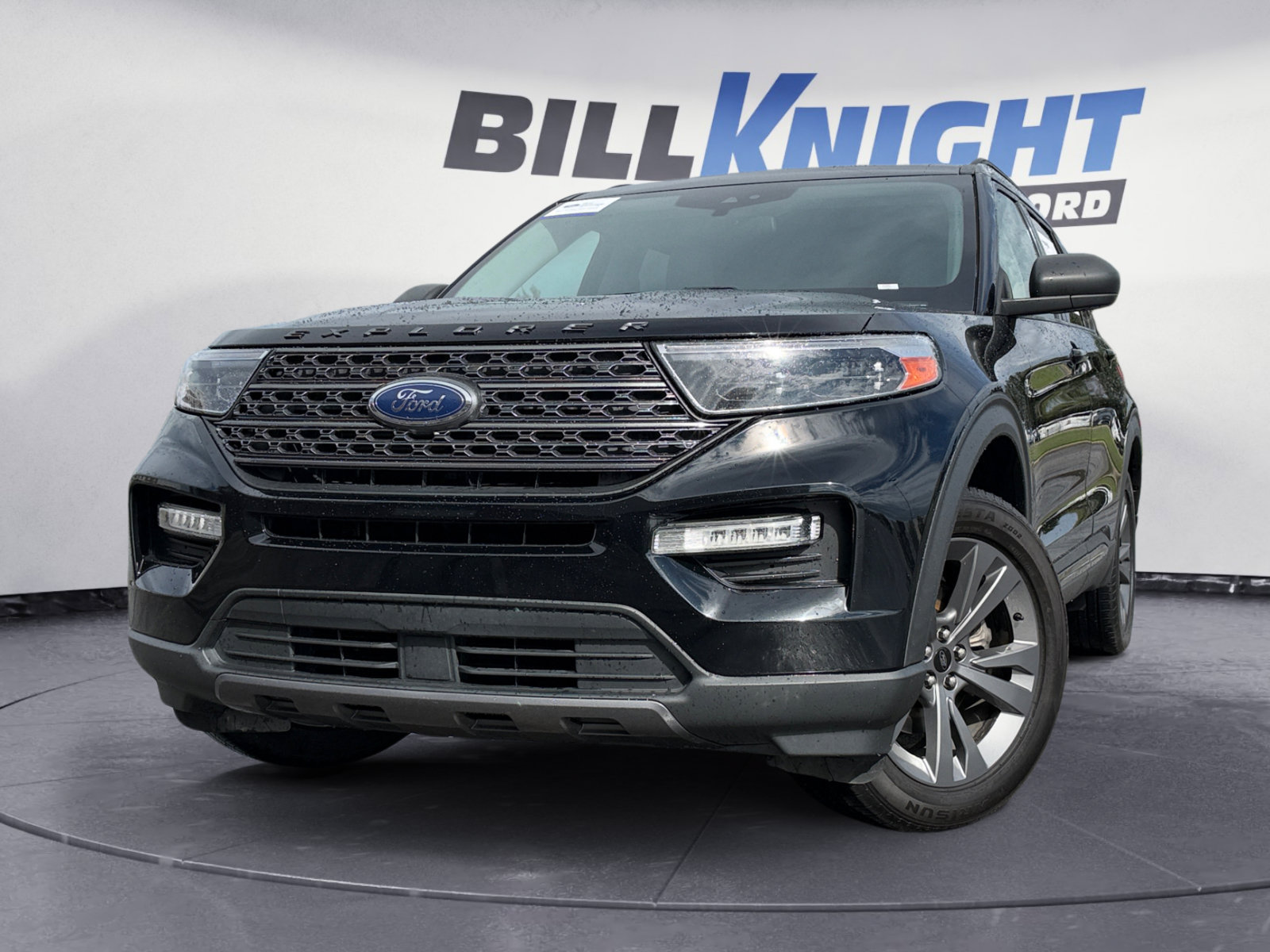 Certified 2021 Ford Explorer XLT w/ Equipment Group 202A AWD/4WD image 1