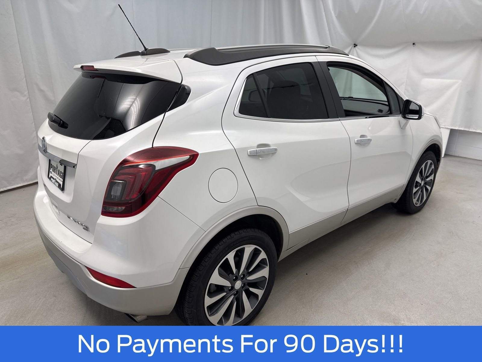 Used 2019 Buick Encore Essence image 2