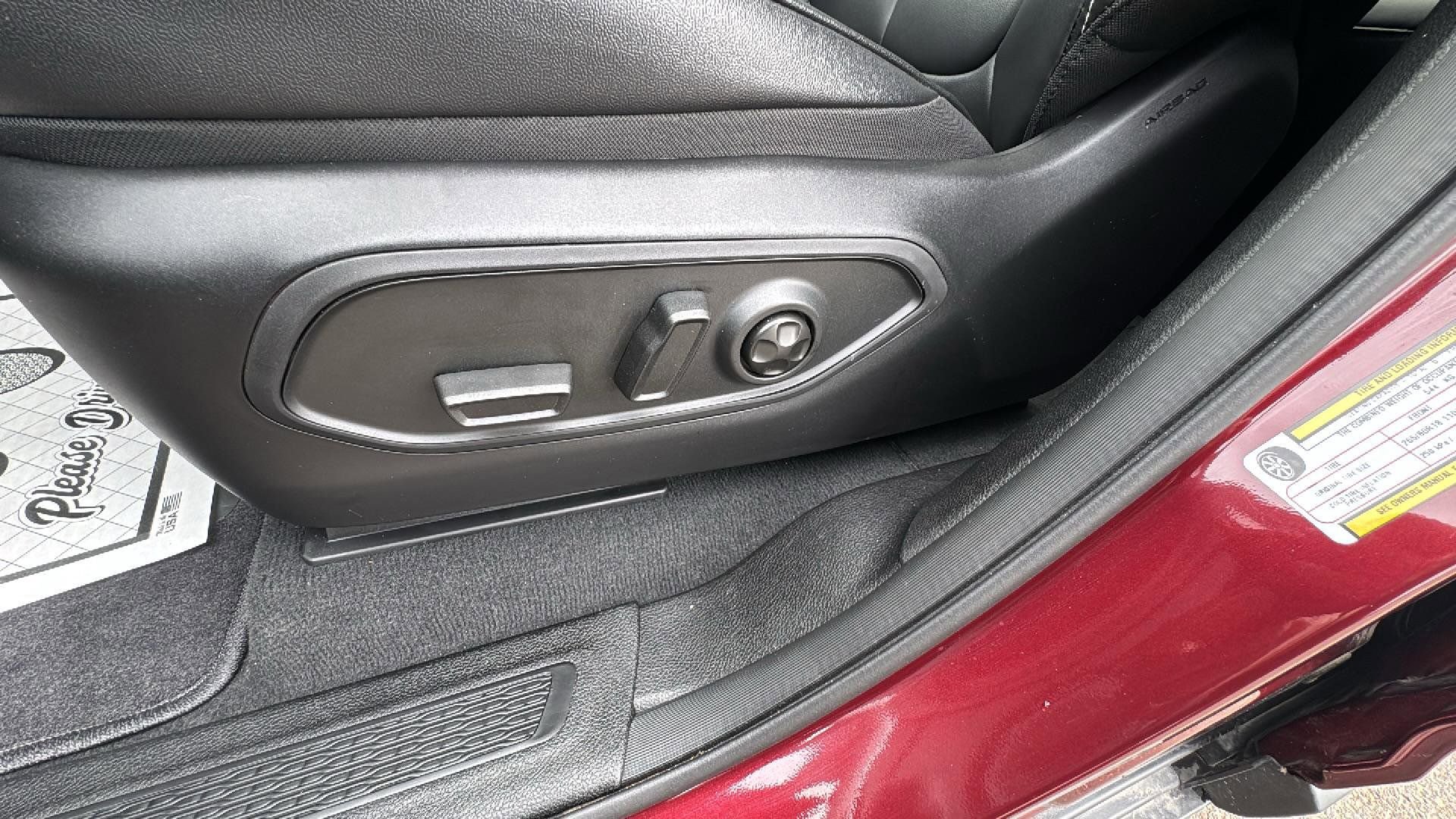 Used 2025 Jeep Grand Cherokee L Limited image 26