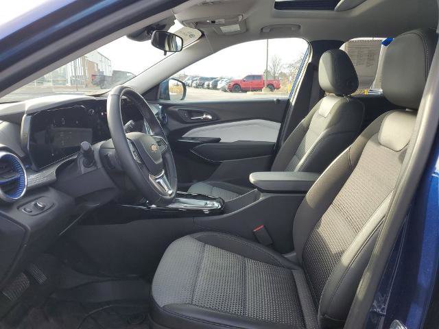 Used 2024 Chevrolet Trax LT w/ Sunroof Package image 5