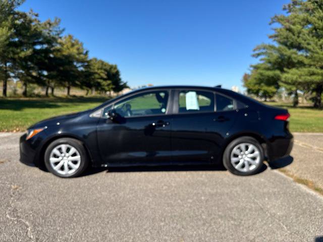 Used 2025 Toyota Corolla LE FWD image 34