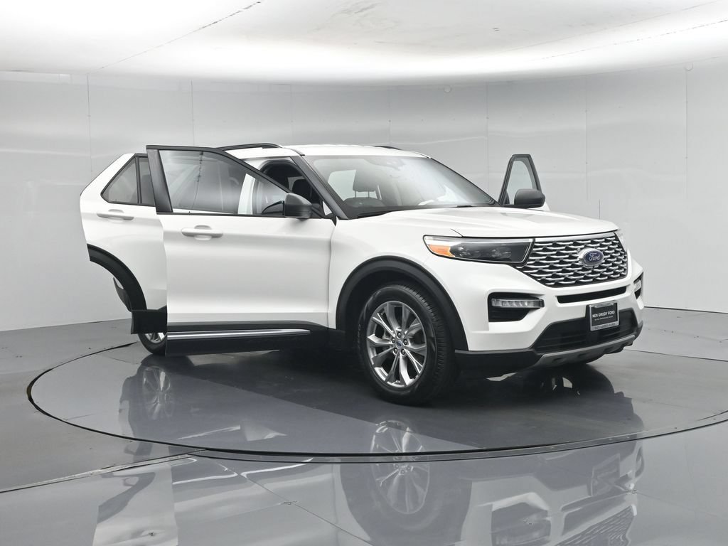 Certified 2021 Ford Explorer XLT w/ Equipment Group 202A RWD image 32
