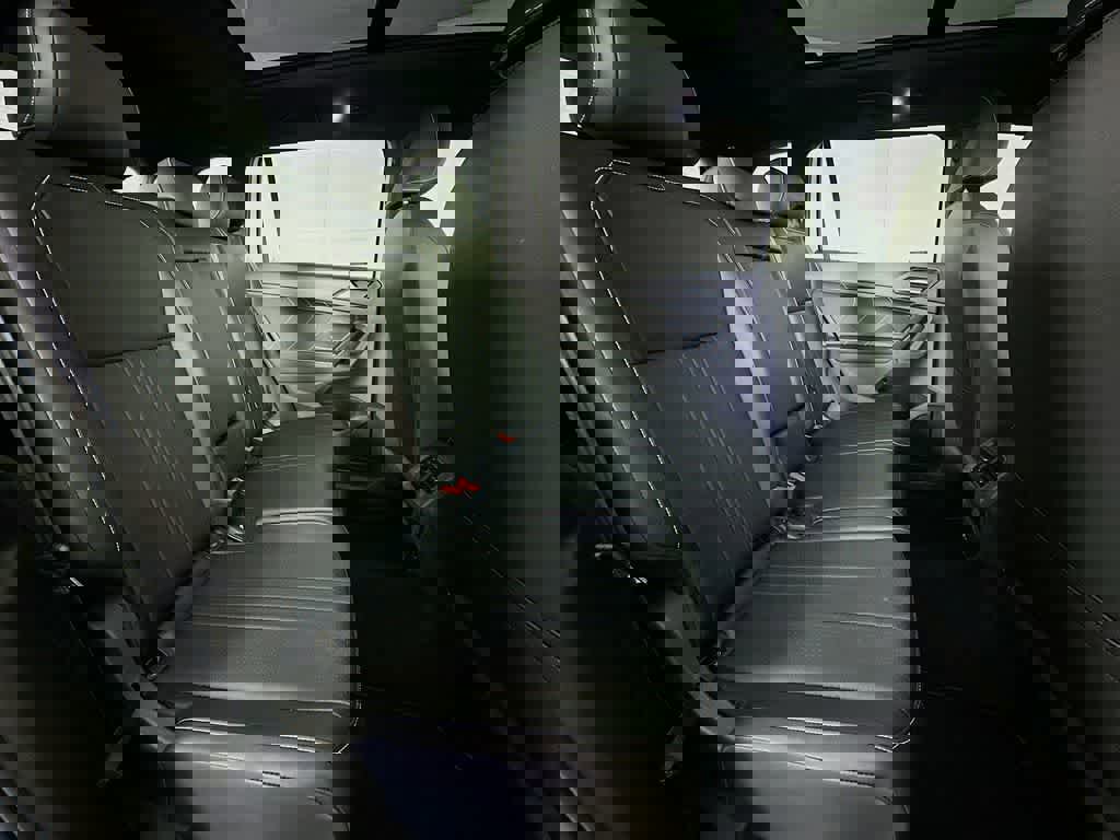 Used 2024 Volkswagen Tiguan SE R-Line image 32