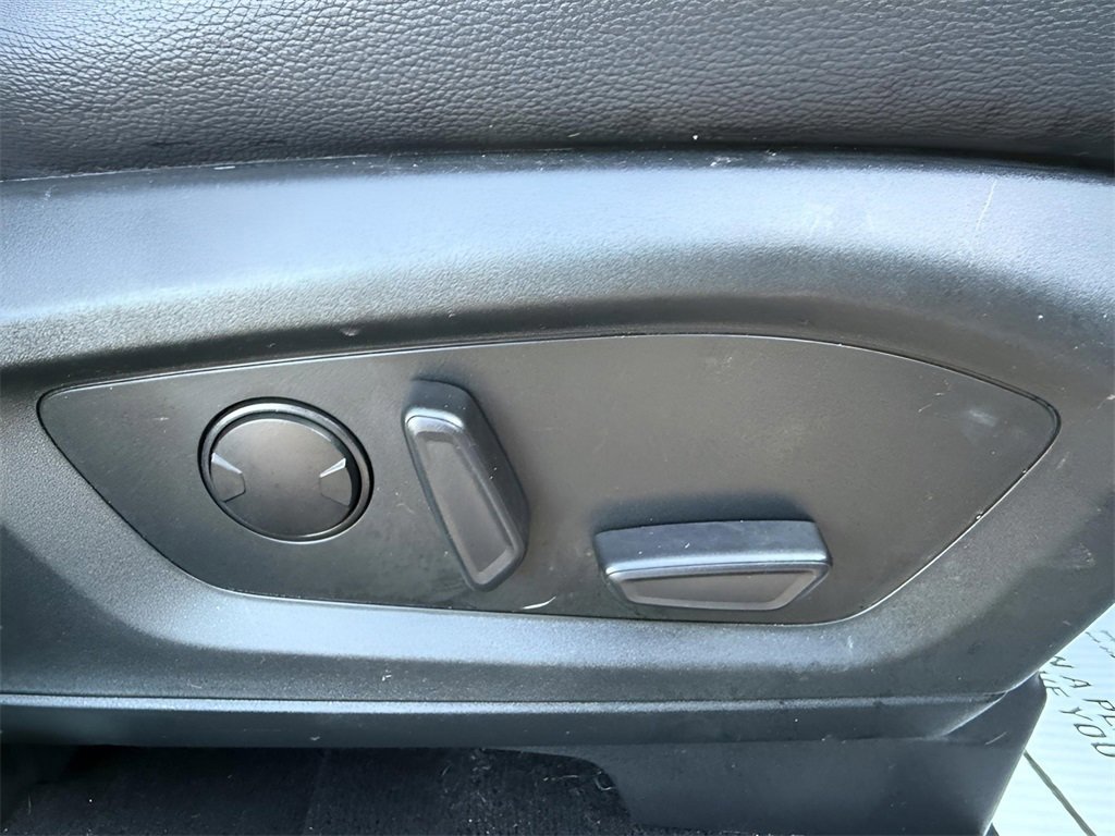 Certified 2020 Ford Explorer XLT w/ Equipment Group 202A image 20