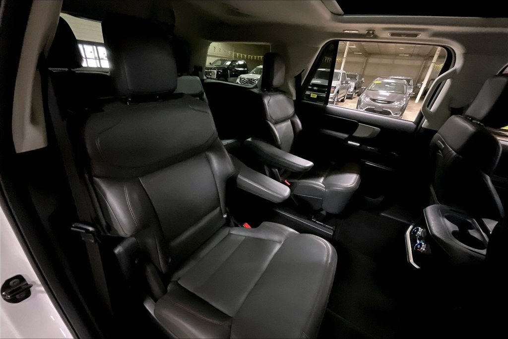 Certified 2025 Ford Expedition Active AWD/4WD image 26