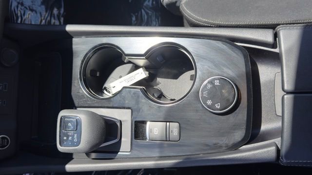 Used 2023 Nissan Rogue SV AWD/4WD image 15