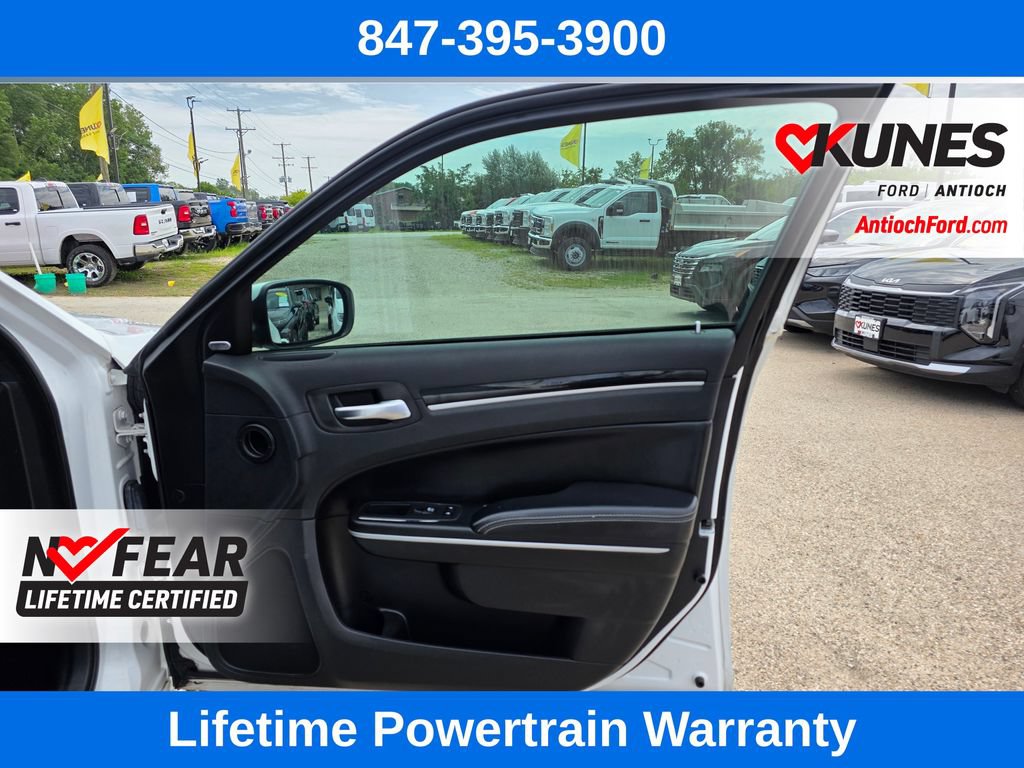 Used 2019 Chrysler 300 S AWD/4WD image 23
