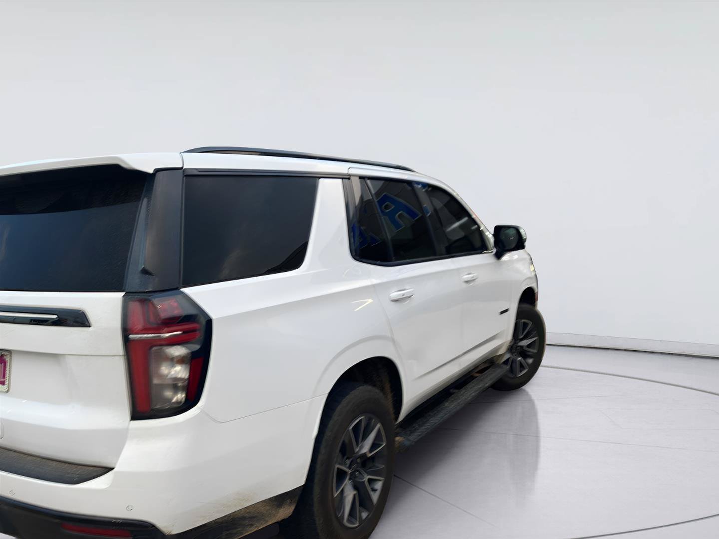 Used 2023 Chevrolet Tahoe Z71 w/ Luxury Package AWD/4WD image 5