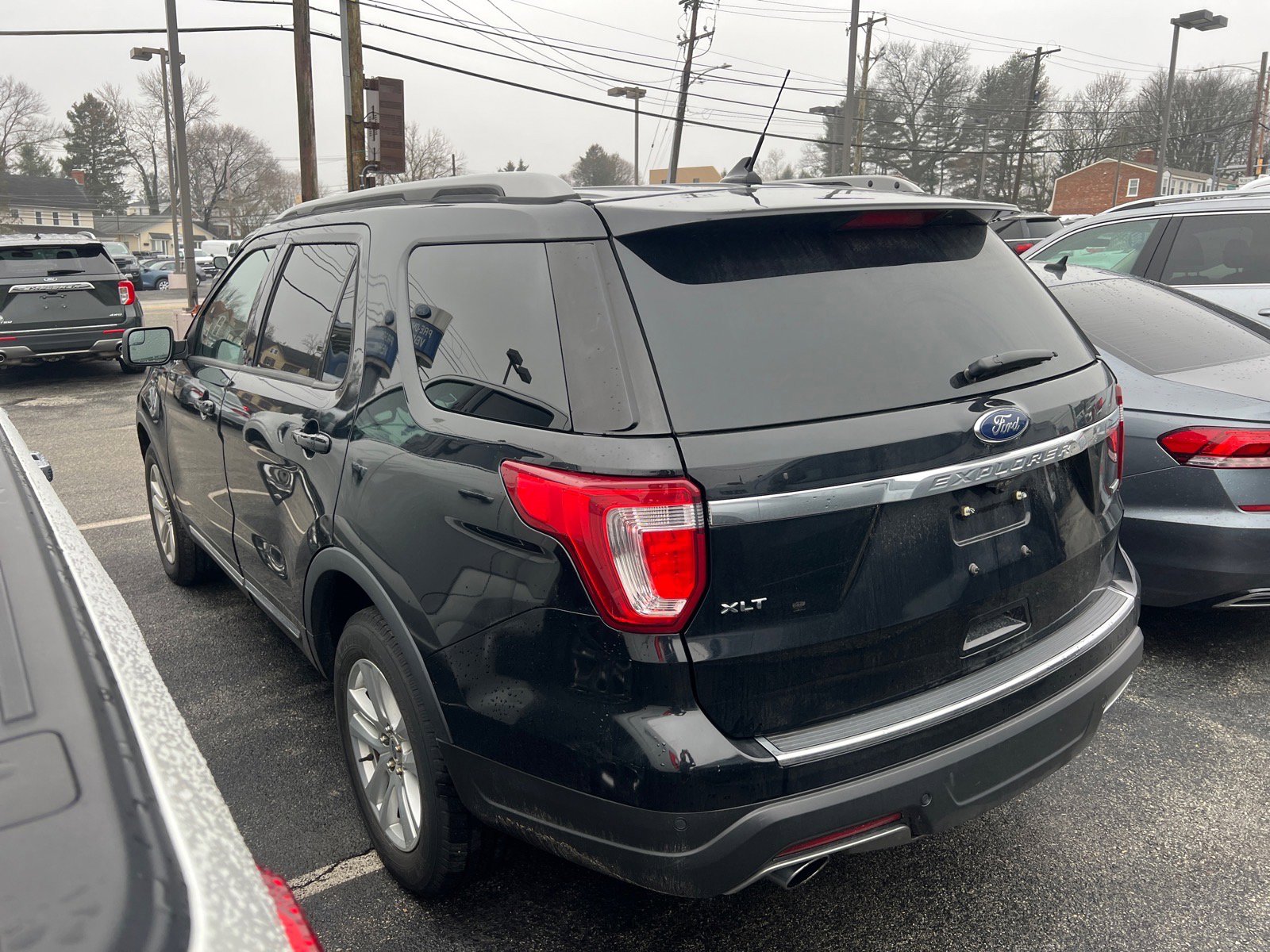 Certified 2018 Ford Explorer XLT w/ Equipment Group 202A image 5