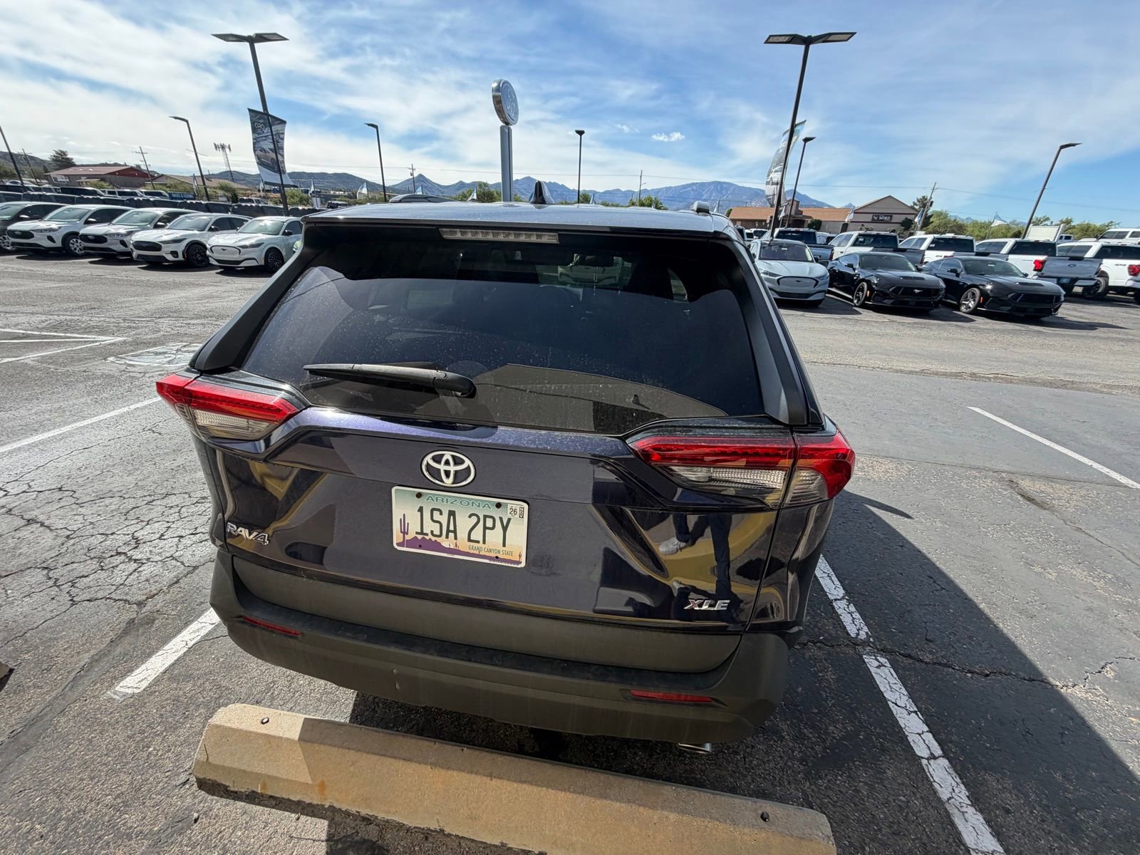 Used 2021 Toyota RAV4 XLE w/ Convenience Package FWD image 3