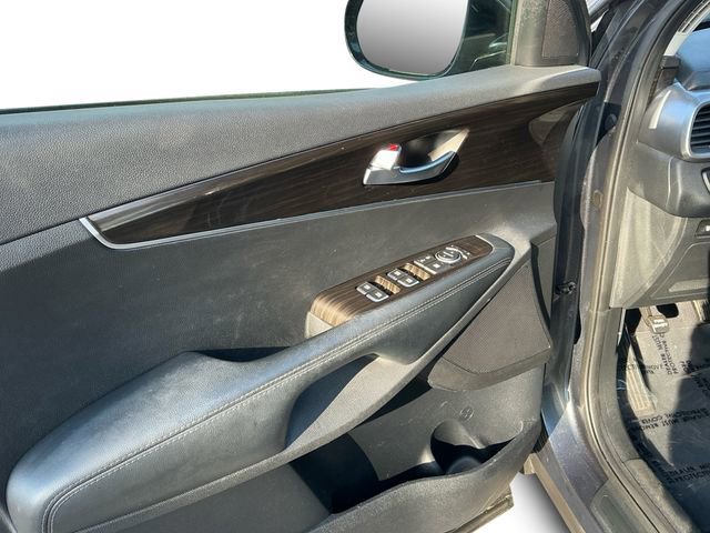 Used 2020 Kia Sorento LX image 11