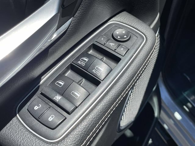 Used 2019 RAM 1500 Laramie AWD/4WD image 12