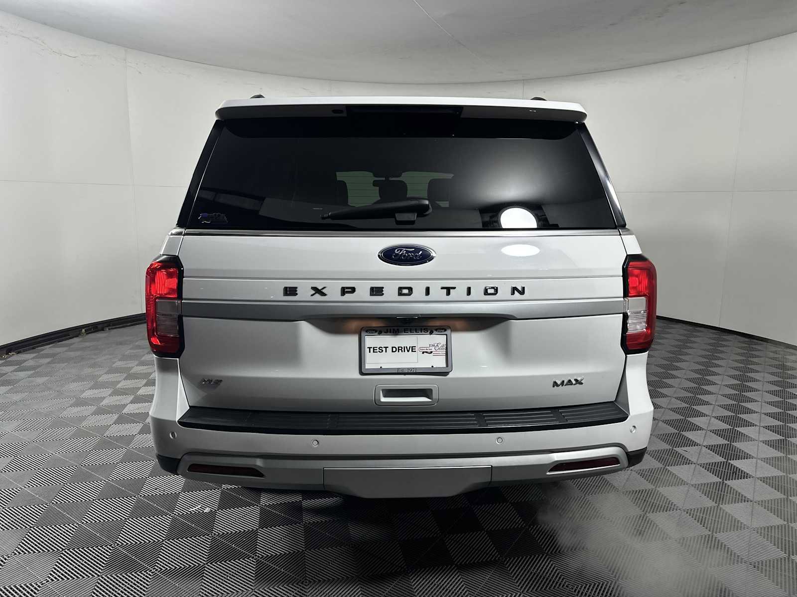 Certified 2024 Ford Expedition Max XLT image 4