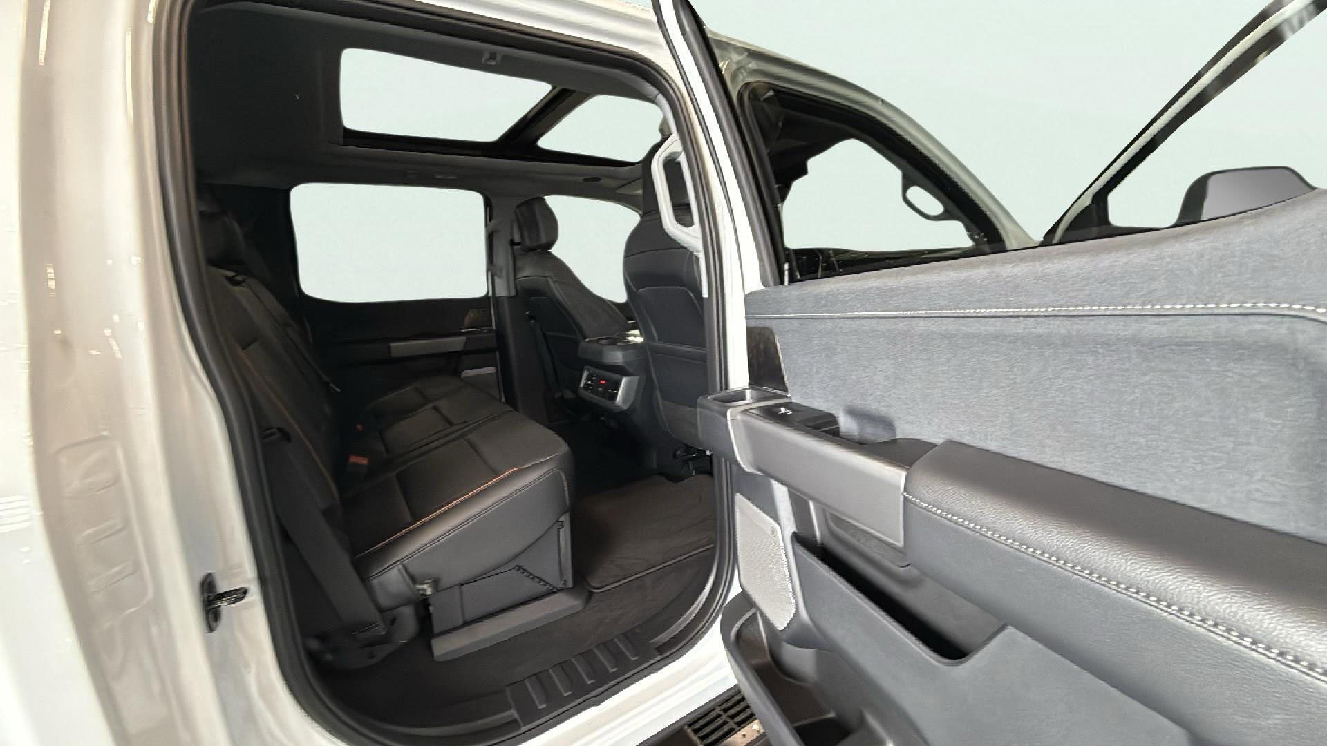 Certified 2025 Ford F250 Lariat w/ Lariat Ultimate Package image 18