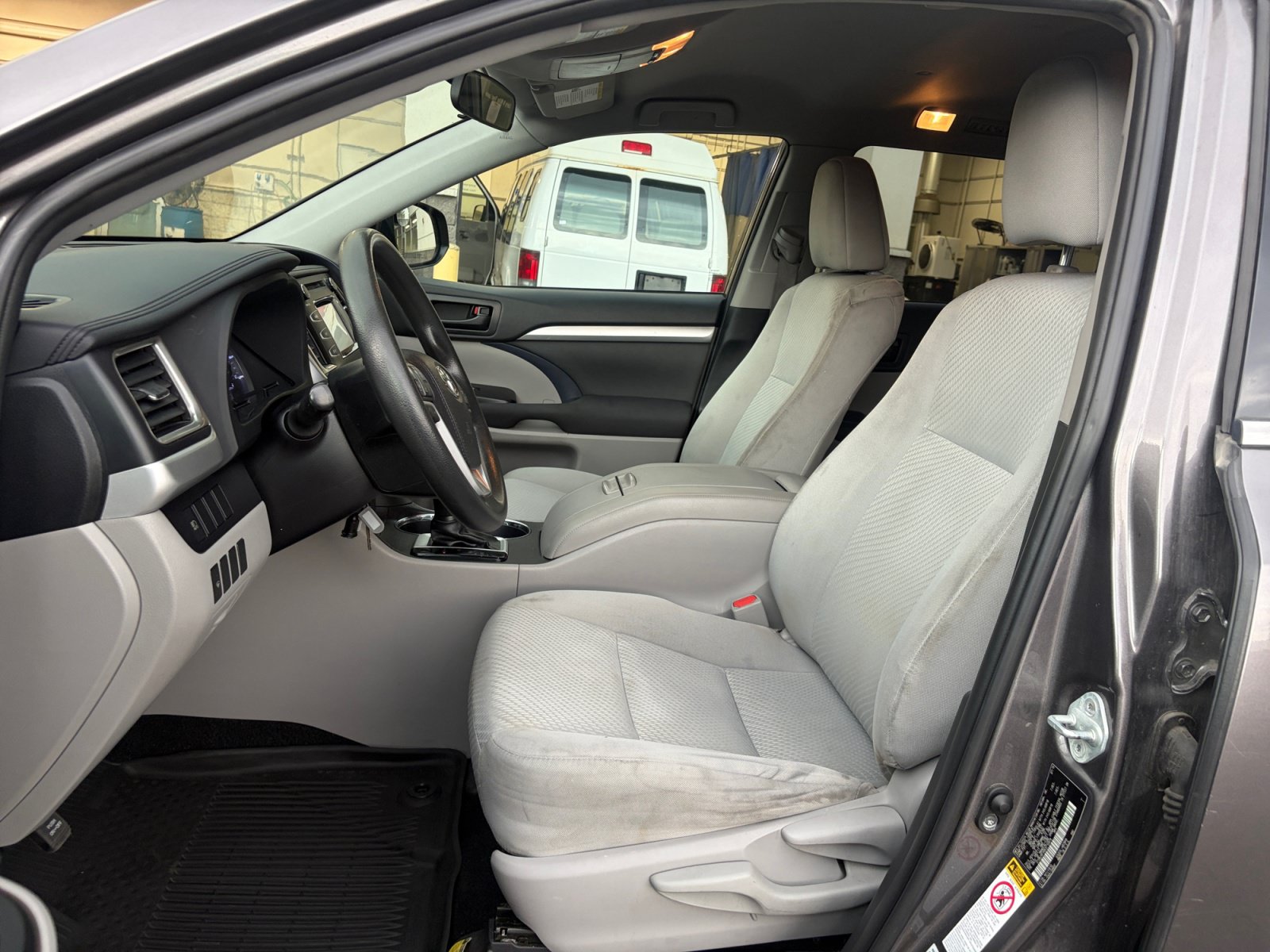Used 2019 Toyota Highlander LE AWD/4WD image 19