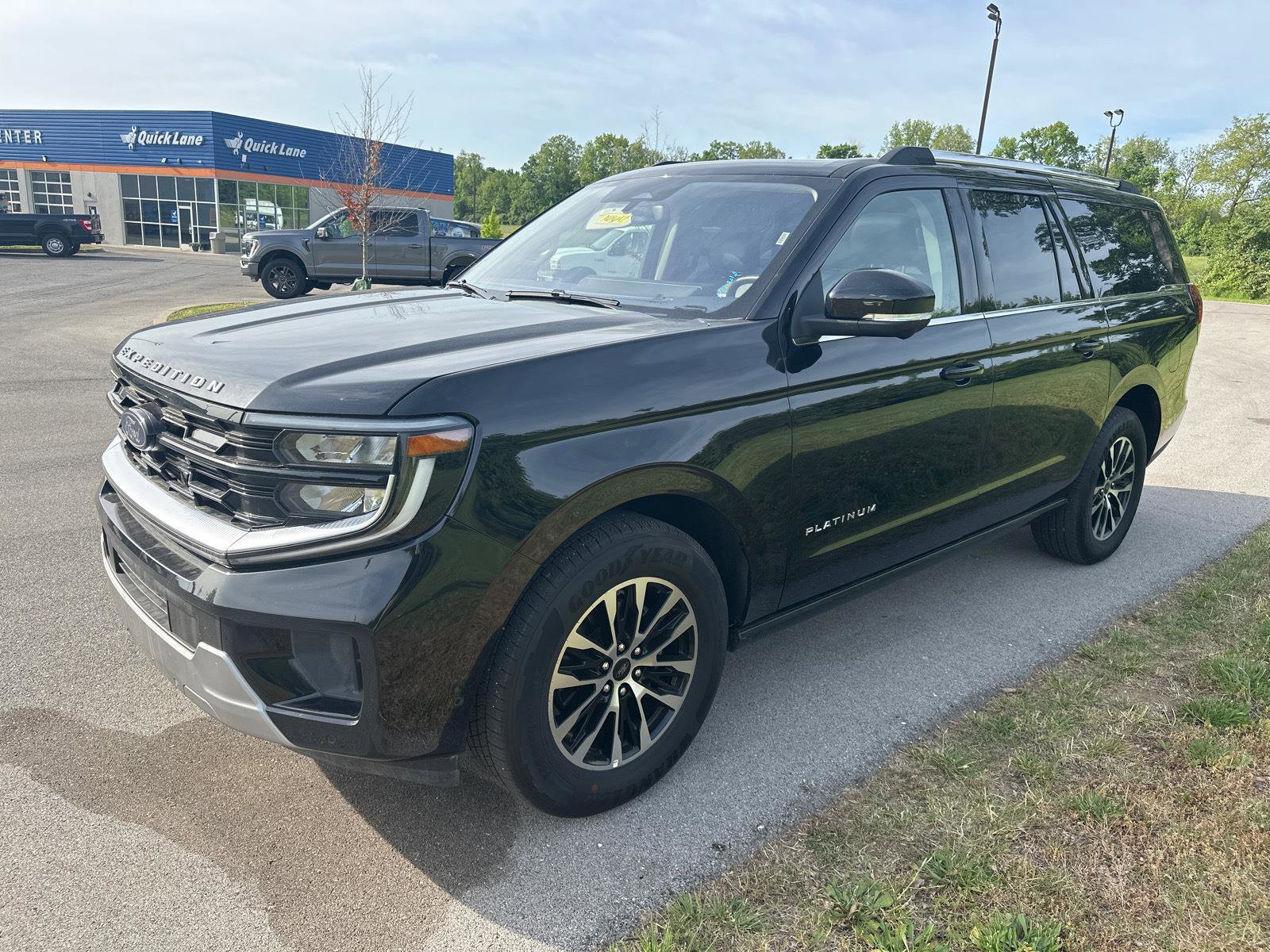 Certified 2025 Ford Expedition Max Platinum AWD/4WD image 3