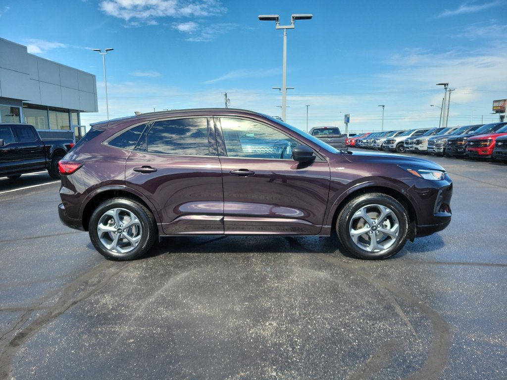 Certified 2023 Ford Escape ST-Line w/ Tech Pack #1 AWD/4WD image 3