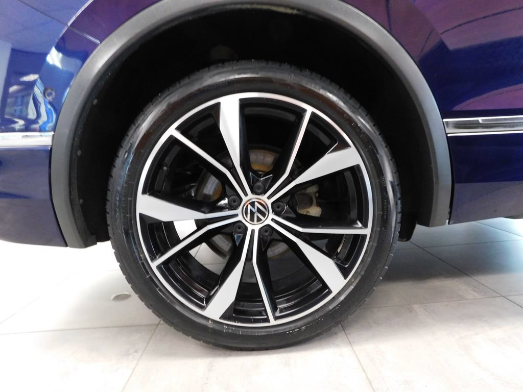Used 2022 Volkswagen Tiguan SEL R-Line AWD/4WD image 12