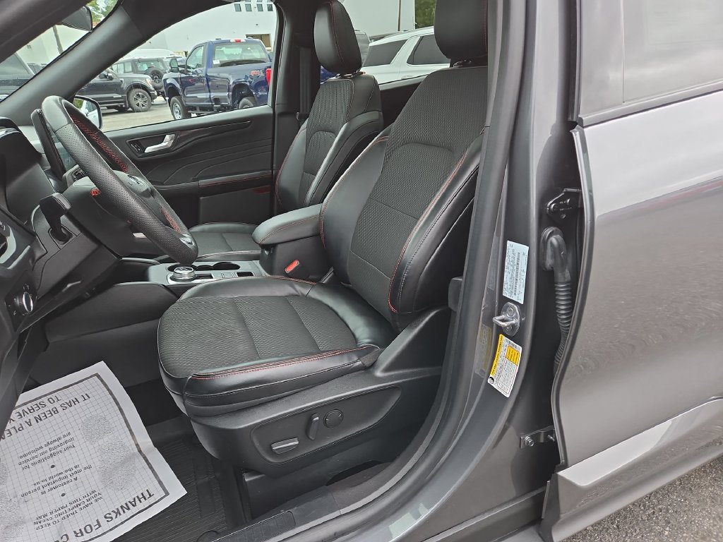 Certified 2023 Ford Escape ST-Line w/ Tech Pack #1 AWD/4WD image 6