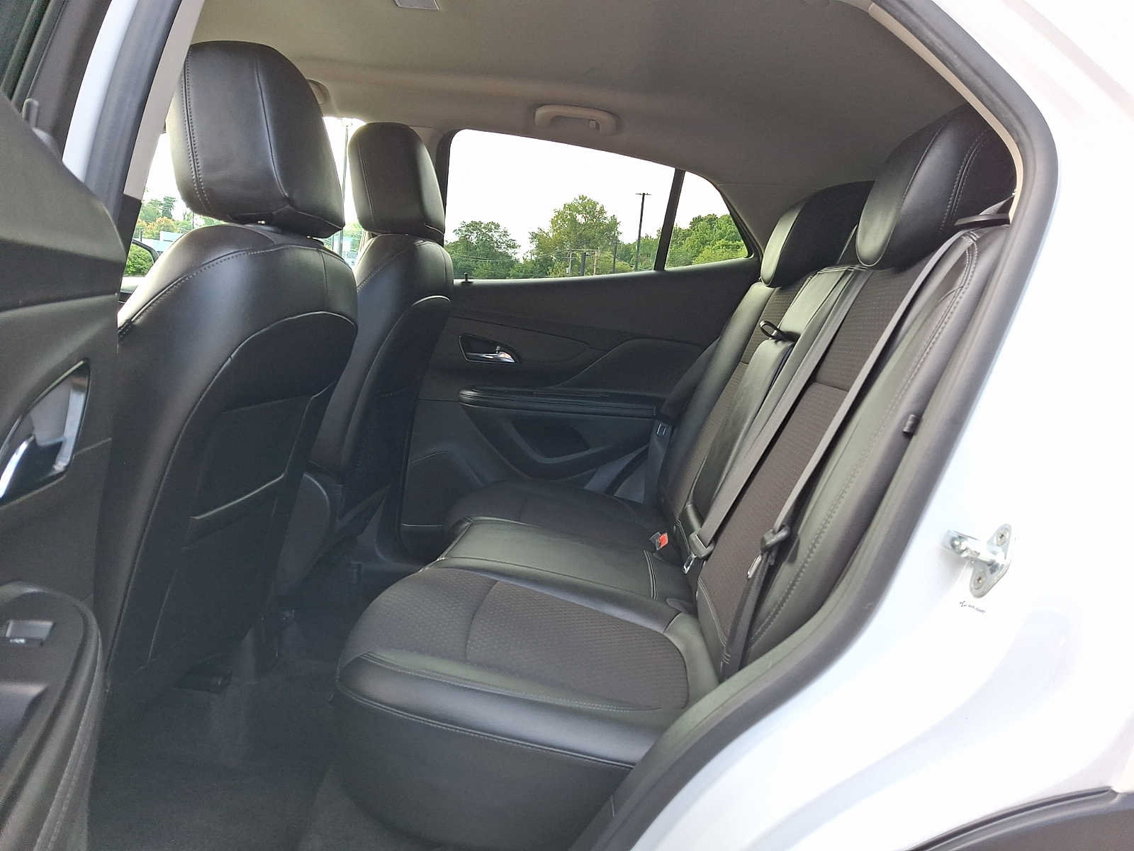 Used 2019 Buick Encore Preferred AWD/4WD image 10