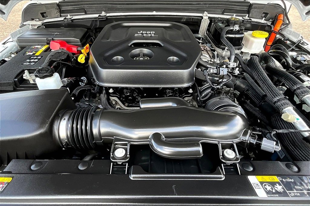 Used 2022 Jeep Wrangler Unlimited Sahara w/ Cold Weather Group image 12