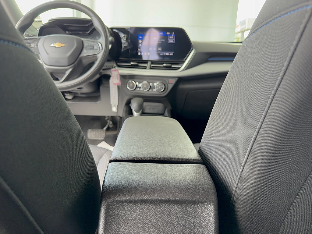 Used 2025 Chevrolet Trax LS FWD image 26