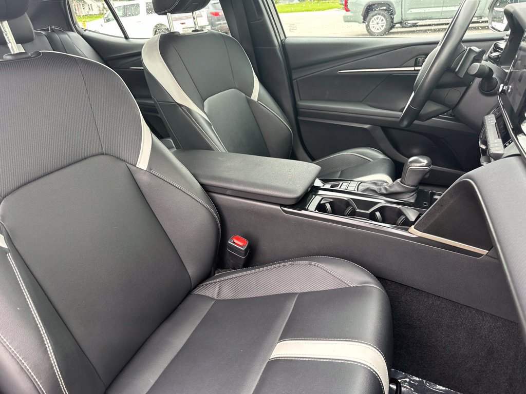 Used 2025 Toyota Camry SE FWD image 30
