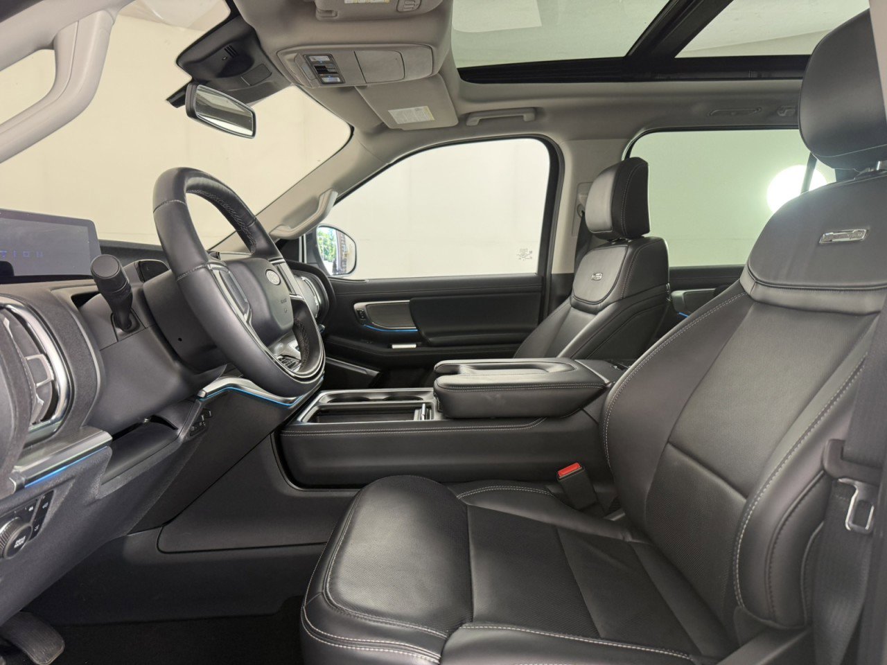 Certified 2025 Ford Expedition Platinum AWD/4WD image 18
