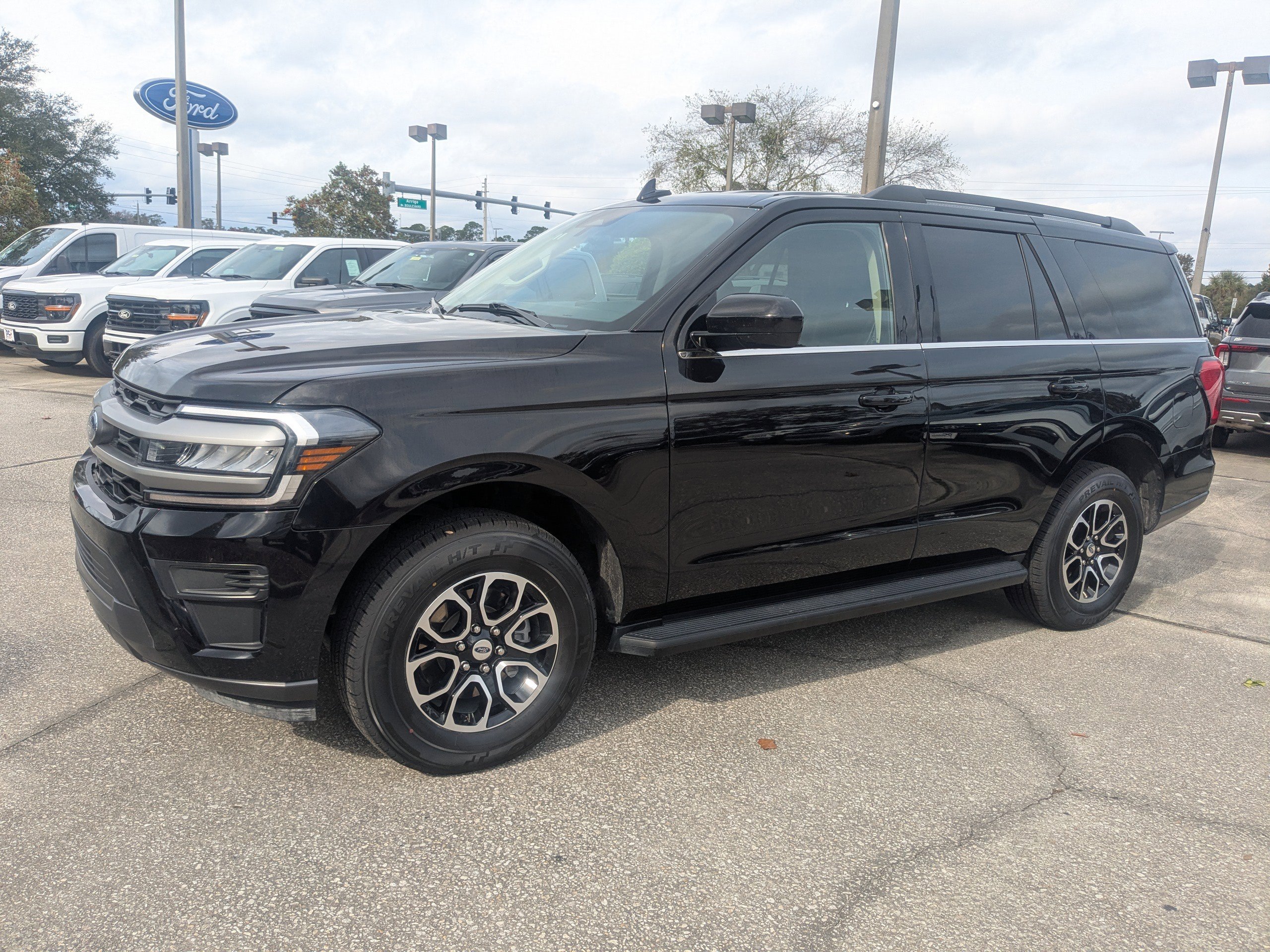 Certified 2024 Ford Expedition XLT image 8