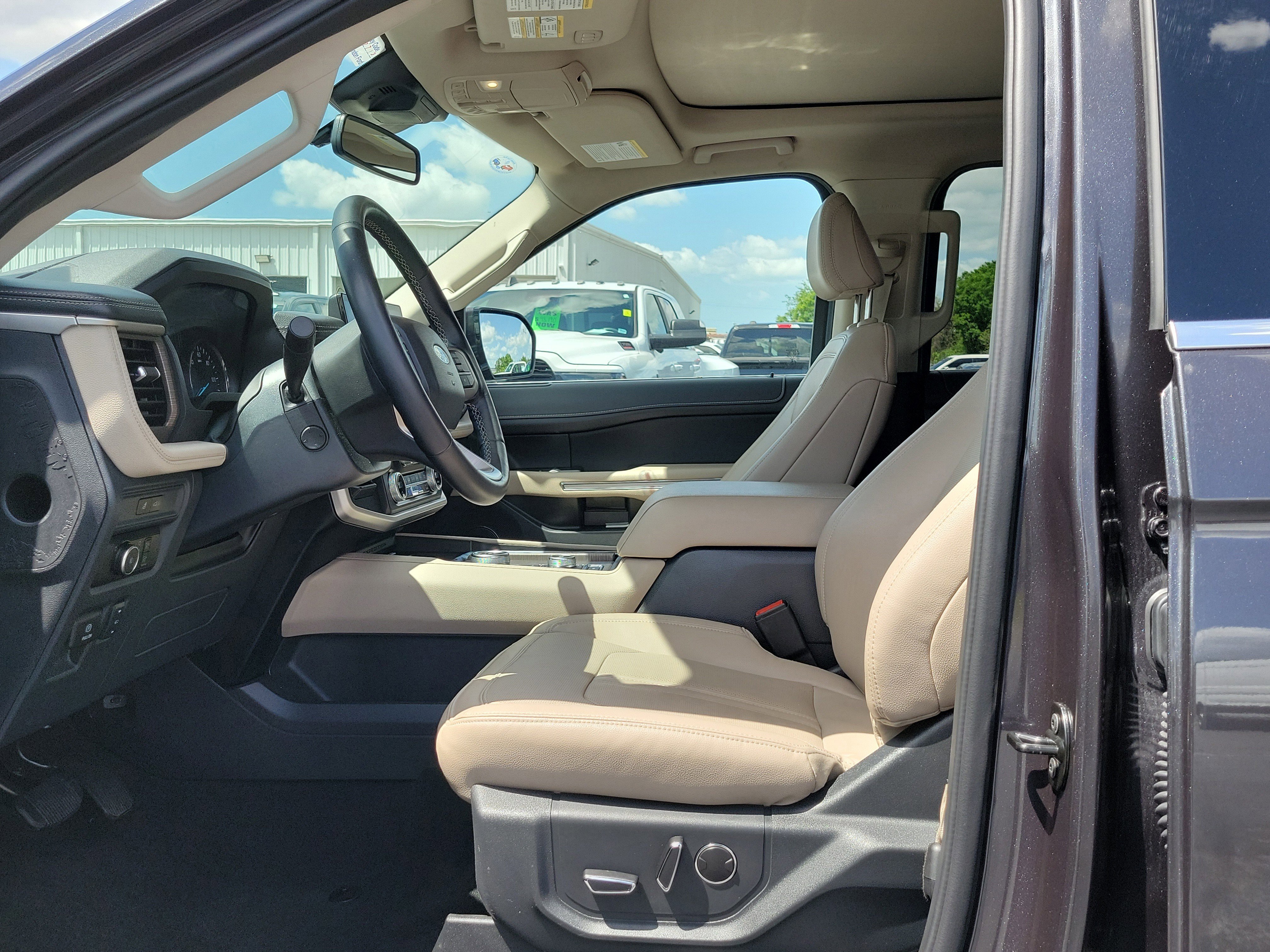 Certified 2024 Ford Expedition Limited image 21