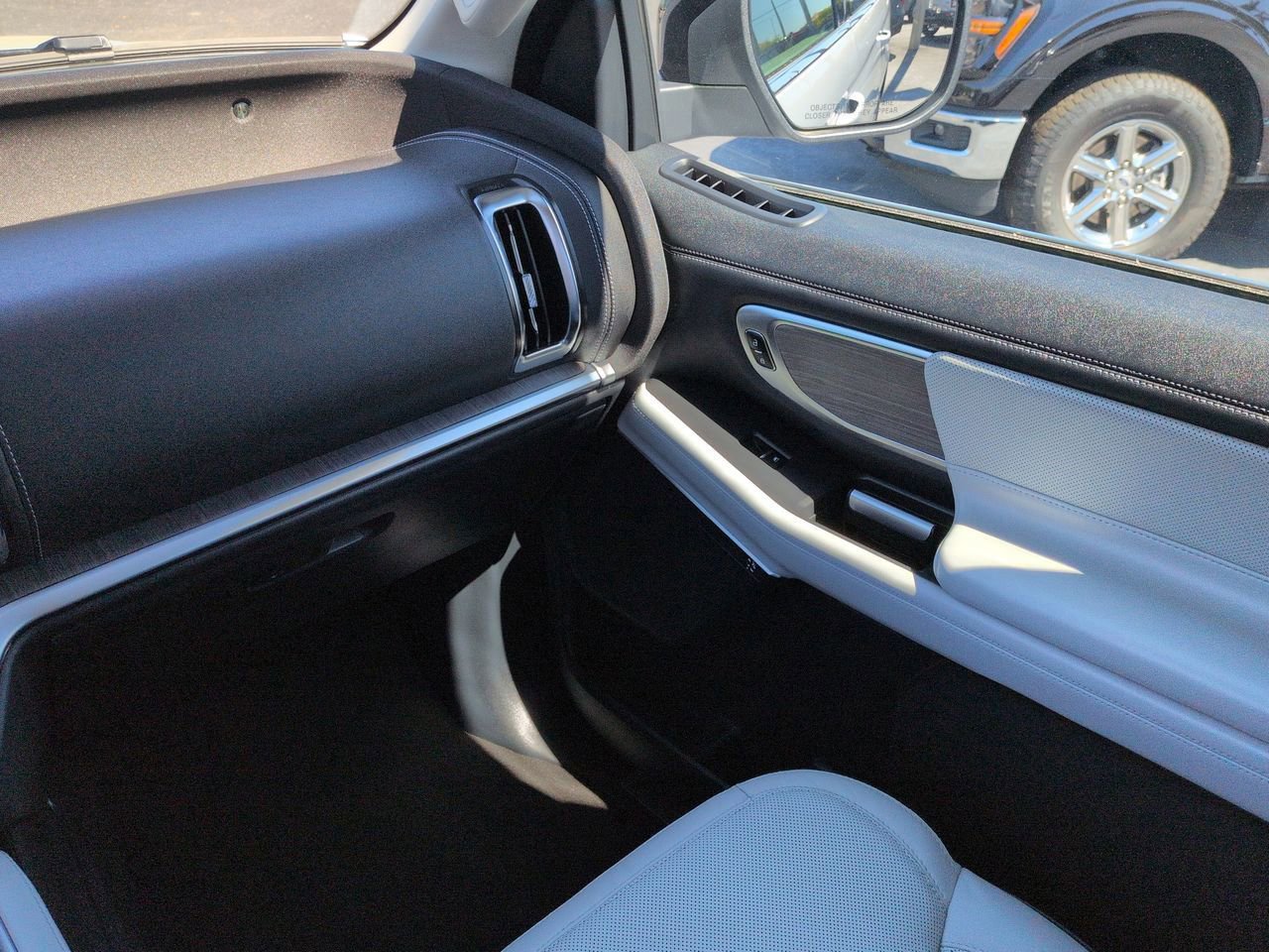 Certified 2025 Ford Expedition Platinum w/ Platinum Ultimate Package image 16