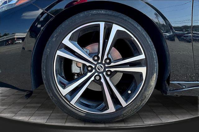 Used 2023 Nissan Sentra SR w/ SR Premium Package image 14