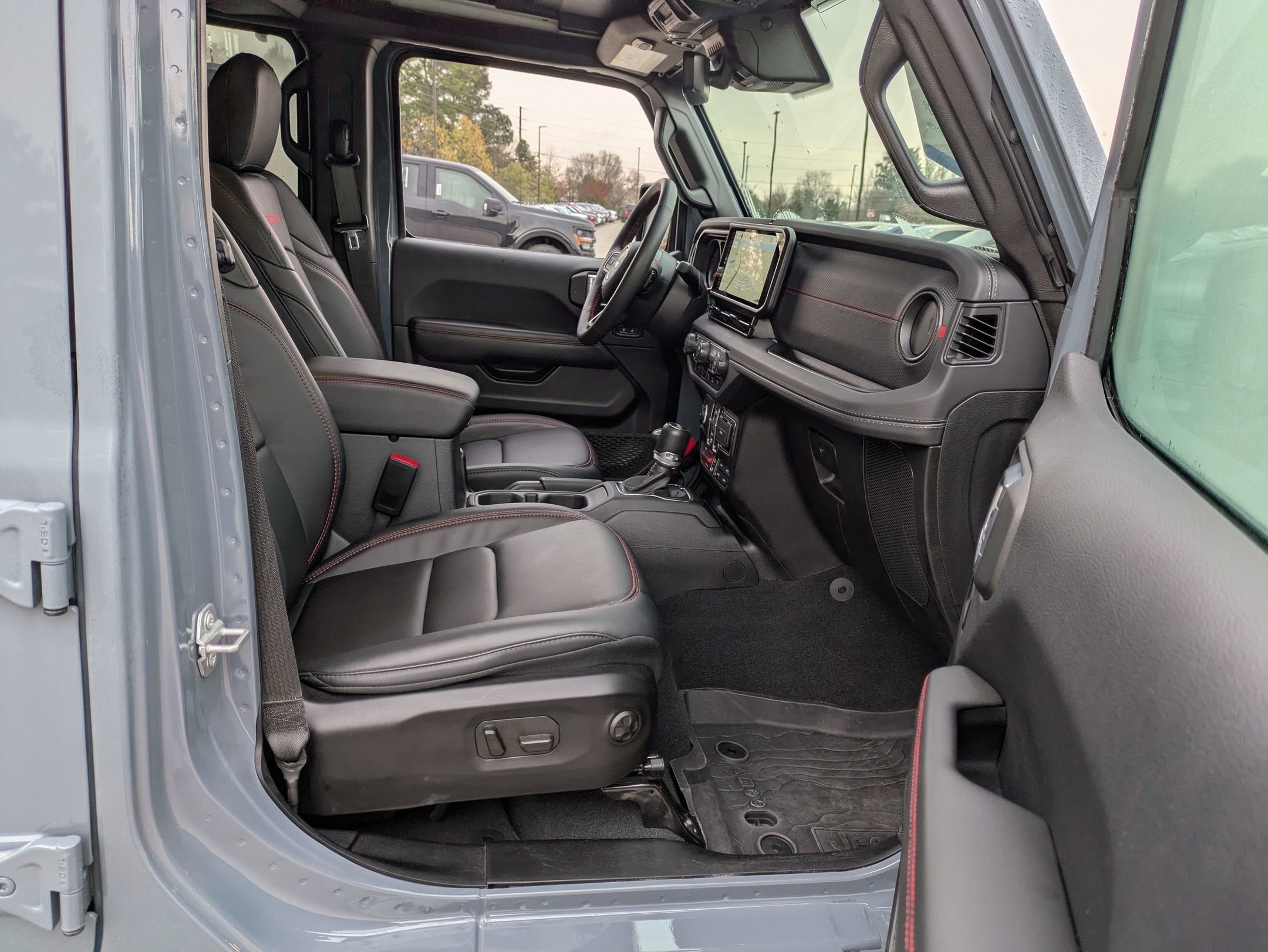 Used 2024 Jeep Wrangler Unlimited Rubicon w/ Technology Group image 40