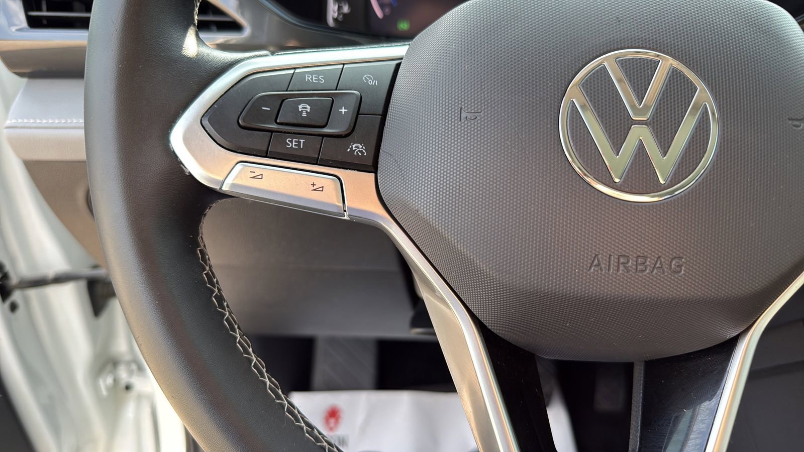 Used 2022 Volkswagen Taos SEL FWD image 16