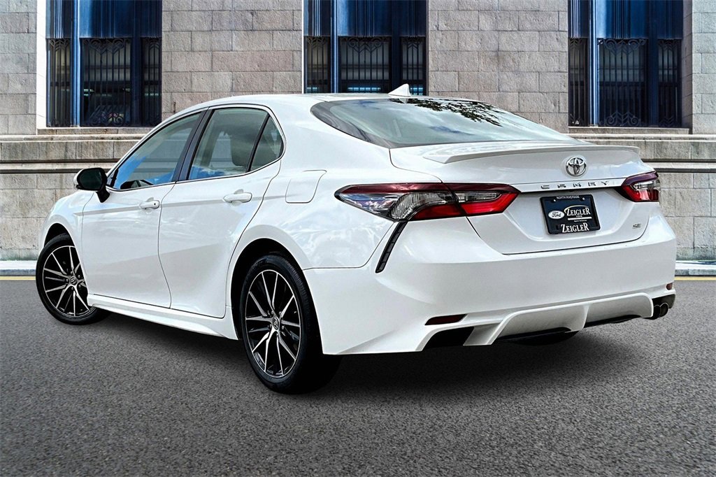 Used 2024 Toyota Camry SE image 10