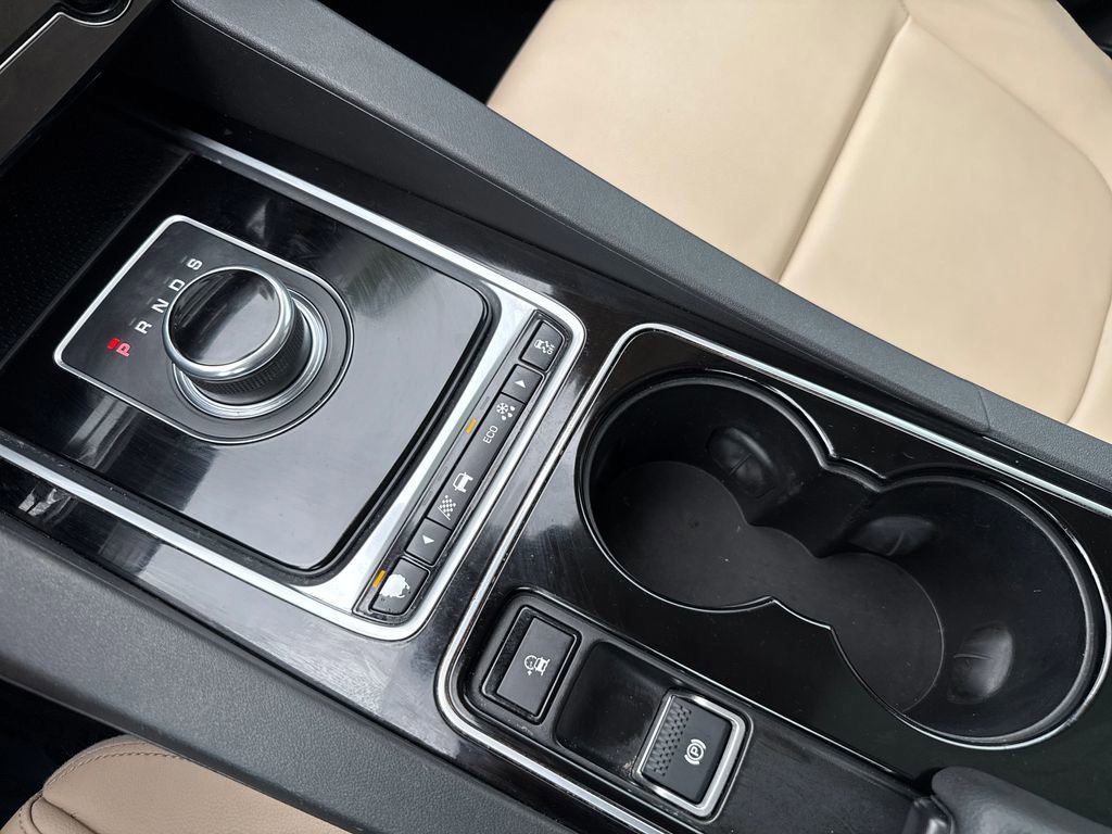 Used 2017 Jaguar F-PACE Premium image 23