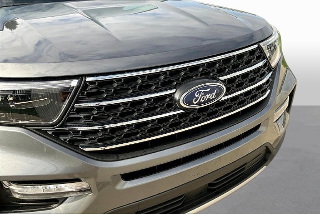 Certified 2023 Ford Explorer XLT w/ Equipment Group 202A AWD/4WD image 33