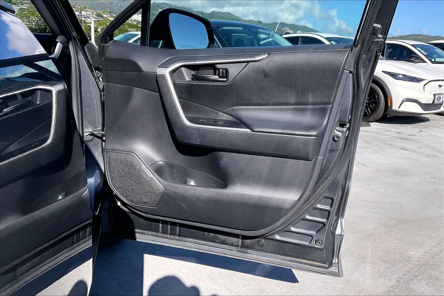 Used 2020 Toyota RAV4 LE w/ Carpet Mat Package FWD image 28