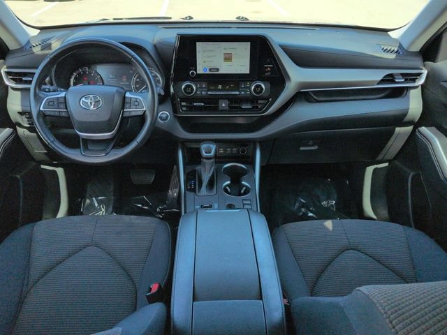 Used 2023 Toyota Highlander LE FWD image 15